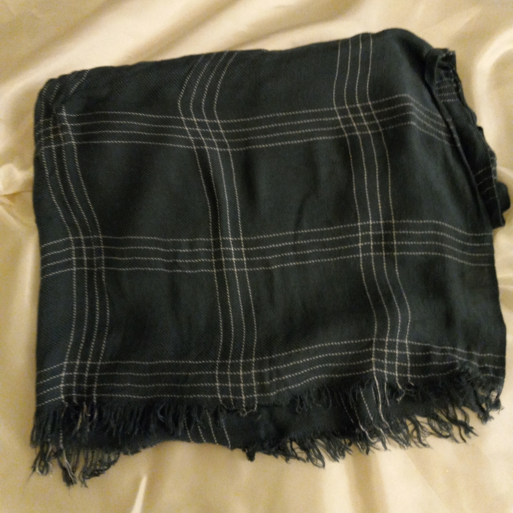 Women's blanked scarf